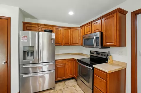 Kitchen - 712 Vale Rd, Springfield, OH 45504 photo 2 of 4