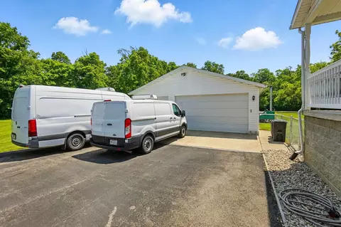 Exterior - 712 Vale Rd, Springfield, OH 45504 photo 6 of 13