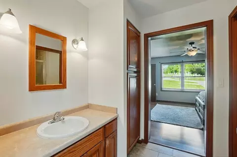 Bath - 712 Vale Rd, Springfield, OH 45504 photo 3 of 3