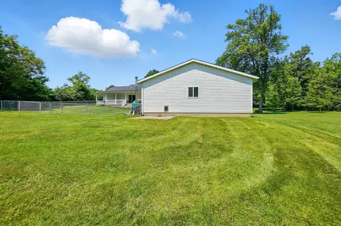 Exterior - 712 Vale Rd, Springfield, OH 45504 photo 10 of 13