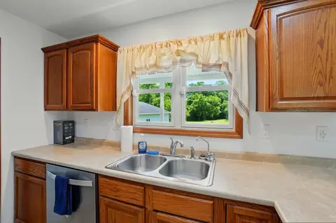 Kitchen - 712 Vale Rd, Springfield, OH 45504 photo 4 of 4