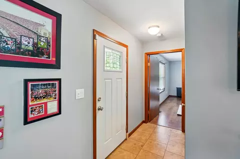 Entry Way - 712 Vale Rd, Springfield, OH 45504 photo 1 of 2
