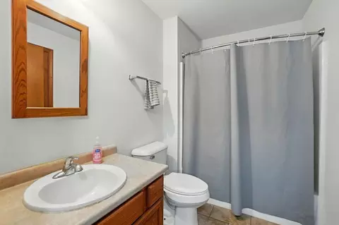 Bath - 712 Vale Rd, Springfield, OH 45504 photo 1 of 3