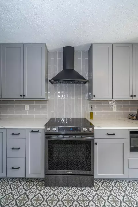 Kitchen - 7145 Brookmeadow Dr, Dayton, OH 45459 photo 4 of 8