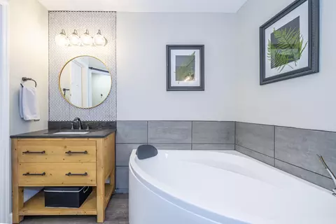 Bath - 7145 Brookmeadow Dr, Dayton, OH 45459 photo 4 of 10