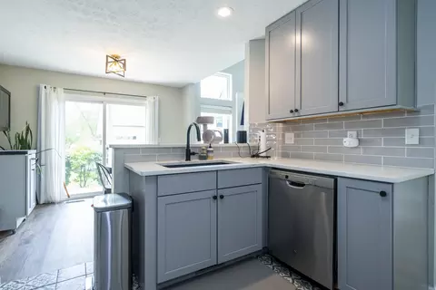 Kitchen - 7145 Brookmeadow Dr, Dayton, OH 45459 photo 7 of 8