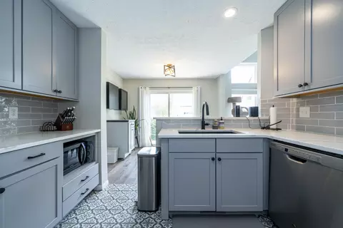 Kitchen - 7145 Brookmeadow Dr, Dayton, OH 45459 photo 6 of 8