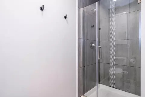 Bath - 7145 Brookmeadow Dr, Dayton, OH 45459 photo 6 of 10