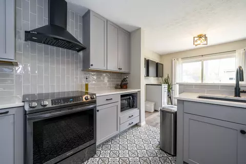 Kitchen - 7145 Brookmeadow Dr, Dayton, OH 45459 photo 5 of 8