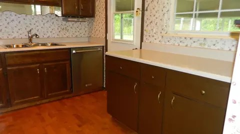 Kitchen - 3040 Ipswich St, Springfield, OH 45503 photo 2 of 8