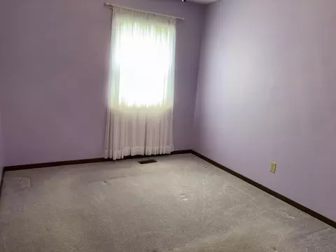 Bedroom - 3040 Ipswich St, Springfield, OH 45503 photo 2 of 5