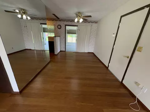 Living - 3040 Ipswich St, Springfield, OH 45503 photo 5 of 5