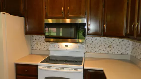 Kitchen - 3040 Ipswich St, Springfield, OH 45503 photo 8 of 8