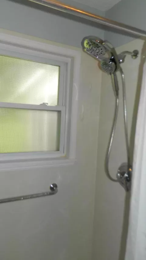Bath - 3040 Ipswich St, Springfield, OH 45503 photo 5 of 5