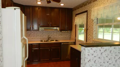 Kitchen - 3040 Ipswich St, Springfield, OH 45503 photo 3 of 8