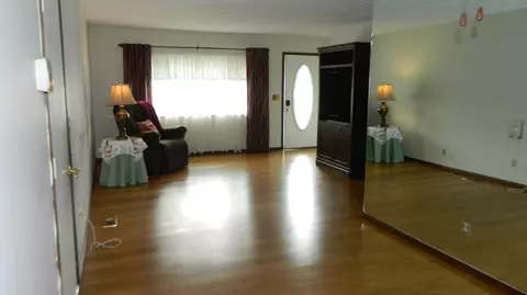 Living - 3040 Ipswich St, Springfield, OH 45503 photo 1 of 5