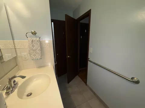 Bath - 3040 Ipswich St, Springfield, OH 45503 photo 3 of 5