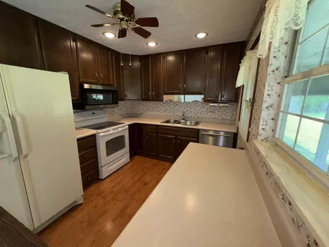Kitchen - 3040 Ipswich St, Springfield, OH 45503 photo 7 of 8