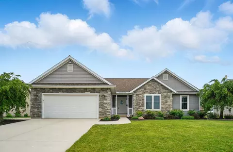 1810 Rosewood Dr, Wapakoneta, OH 45895