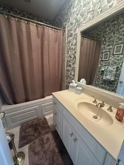Bath - 6764 Silver Lakes Dr, Celina, OH 45822 photo 2 of 5