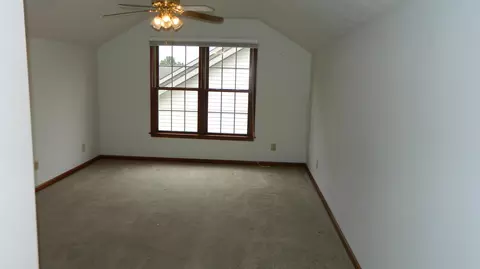 1902 Willow Lakes Dr, Springfield, OH 45502 photo 4