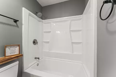Bath - 3667 Randee Ln, Springfield, OH 45502 photo 3 of 4