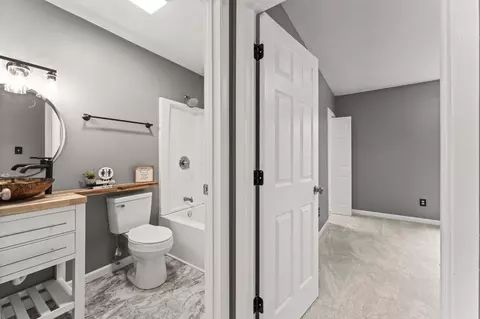 Entry Way - 3667 Randee Ln, Springfield, OH 45502 photo 4 of 7