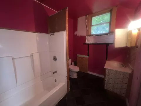 Bath - 609 S Ohio Ave, Sidney, OH 45365 photo 4 of 4
