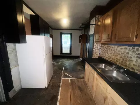 Entry Way - 609 S Ohio Ave, Sidney, OH 45365 photo 4 of 10
