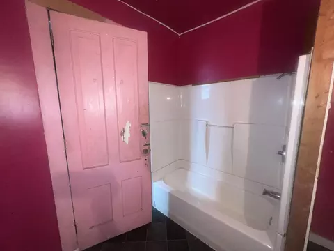 Bath - 609 S Ohio Ave, Sidney, OH 45365 photo 3 of 4