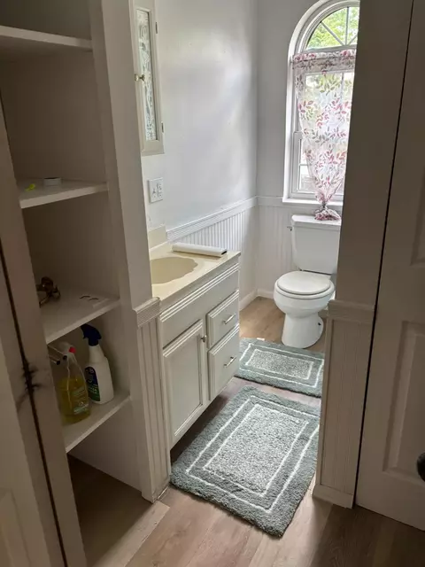 Bath - 320 N Clairmont Ave, Springfield, OH 45503 photo 2 of 3
