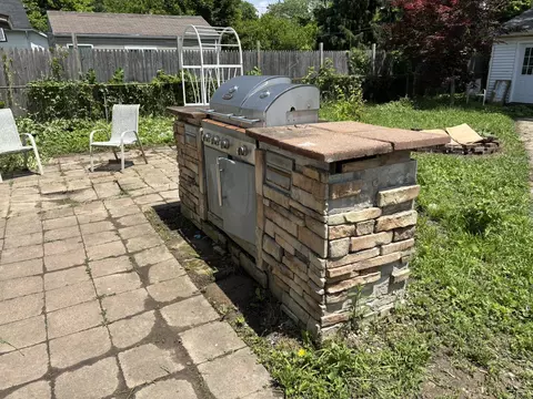 Exterior - 320 N Clairmont Ave, Springfield, OH 45503 photo 3 of 4