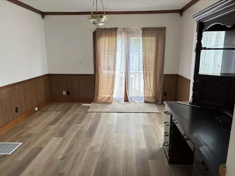 Living - 320 N Clairmont Ave, Springfield, OH 45503 photo 2 of 2