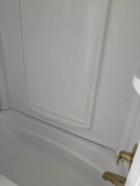 Bath - 320 N Clairmont Ave, Springfield, OH 45503 photo 3 of 3