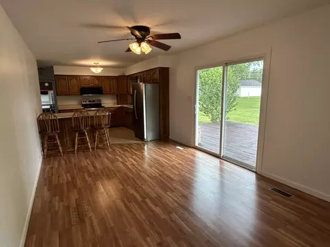 Living - 5151 Pheasant St, Lima, OH 45807 photo 3 of 9