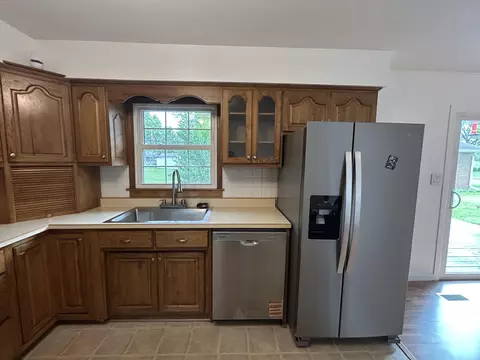 Kitchen - 5151 Pheasant St, Lima, OH 45807 photo 3 of 5