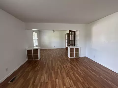 Living - 5151 Pheasant St, Lima, OH 45807 photo 7 of 9