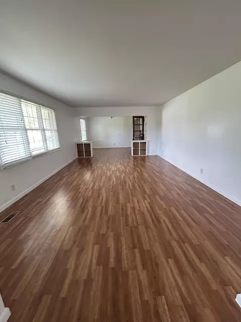 Living - 5151 Pheasant St, Lima, OH 45807 photo 6 of 9