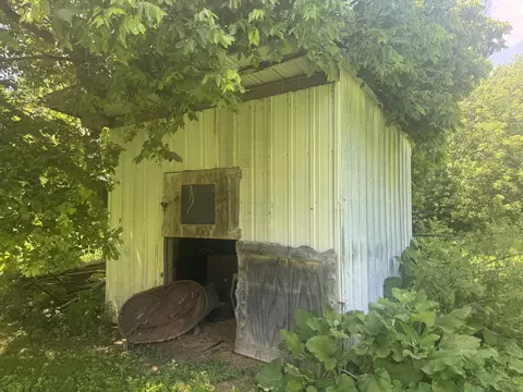 Exterior - 5570 Wynn Rd, Springfield, OH 45502 photo 7 of 9