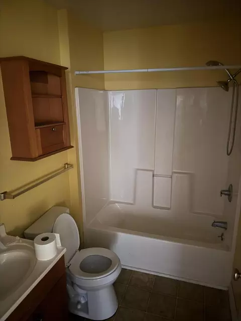 Bath - 5570 Wynn Rd, Springfield, OH 45502 photo 1 of 1