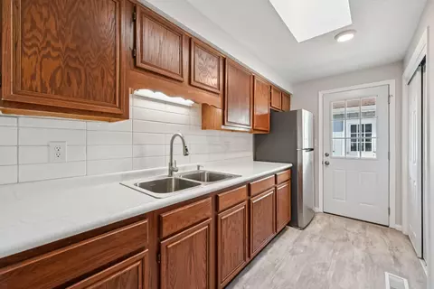 Kitchen - 4525 Reno Ln, Springfield, OH 45503 photo 2 of 3
