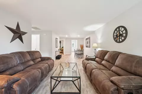 Living - 4525 Reno Ln, Springfield, OH 45503 photo 2 of 5