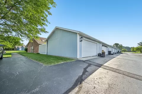 Exterior - 4525 Reno Ln, Springfield, OH 45503 photo 5 of 5