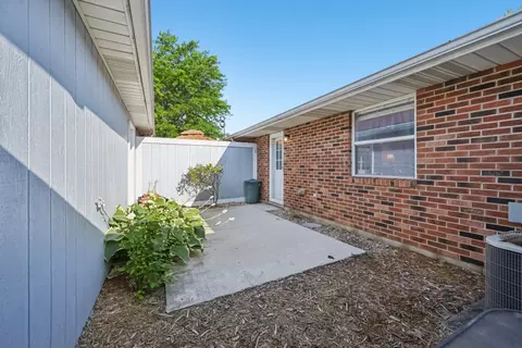 Exterior - 4525 Reno Ln, Springfield, OH 45503 photo 3 of 5