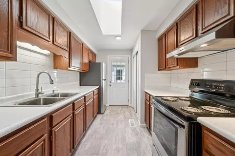 Kitchen - 4525 Reno Ln, Springfield, OH 45503 photo 1 of 3