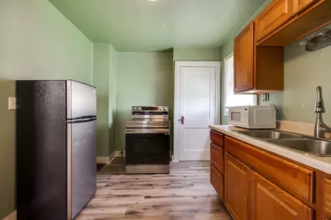 Kitchen - 14 Seever St, Springfield, OH 45506 photo 2 of 2