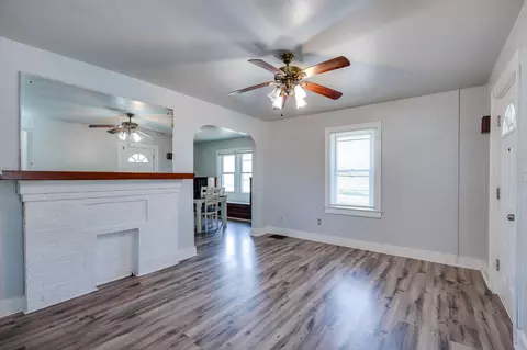 Living - 14 Seever St, Springfield, OH 45506 photo 2 of 2