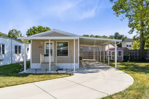 482 Oak Lawn Dr, Fairborn, OH 45324
