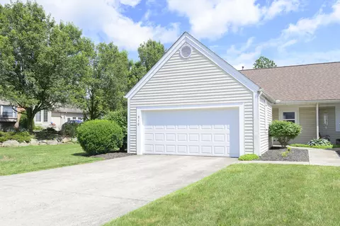 910 Hilltop Dr, Bellefontaine, OH 43311