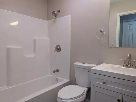 Bath - 3653 Redwood Blvd, Springfield, OH 45503 photo 2 of 3